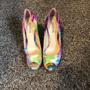 Floral print peep toe pumps